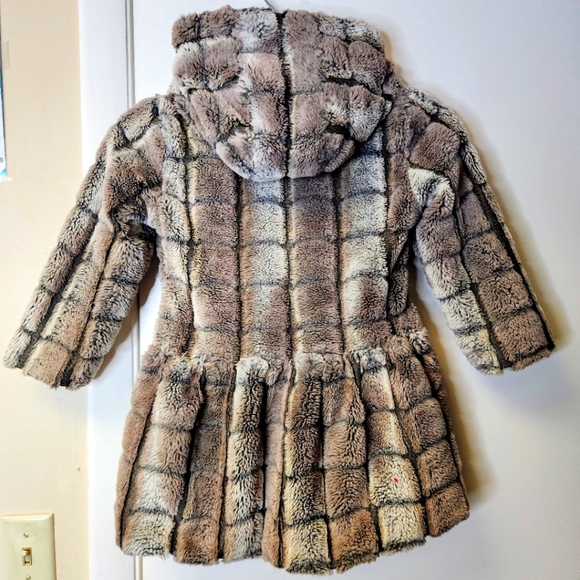 AMERICAN WIDGEON Faux Fur Hooded Coat In Cookie Cream Bun Size 6 - Picture 9 of 15